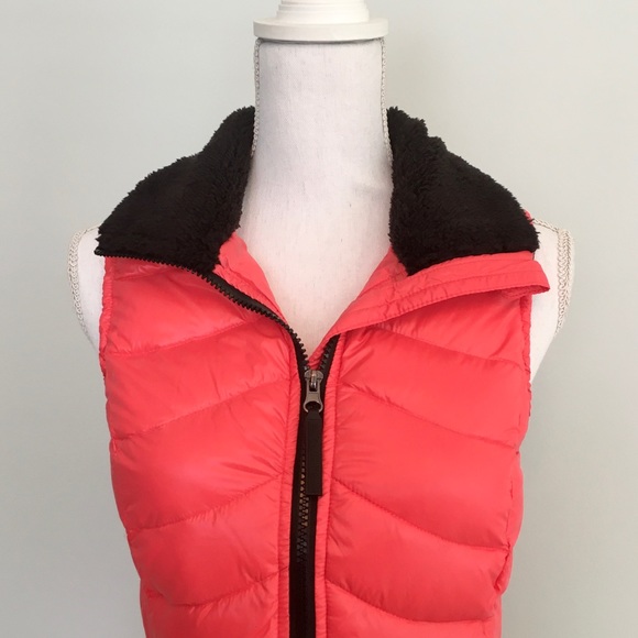 Calvin Klein Vest | Size: Small - Picture 3 of 10